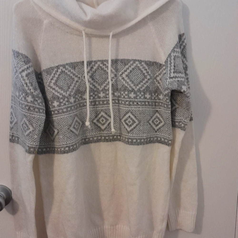 Lety & Me. Cowl neck sweater. Adjustable.